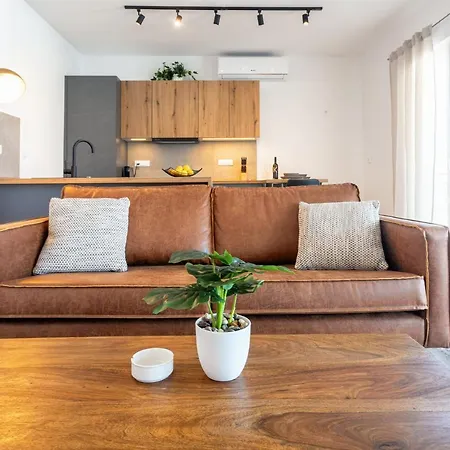 Viskovic Apartment Hvar Town